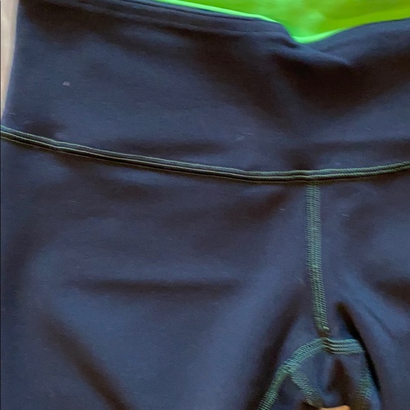 Lululemon reversible crop leggings - Picture 7 of 8